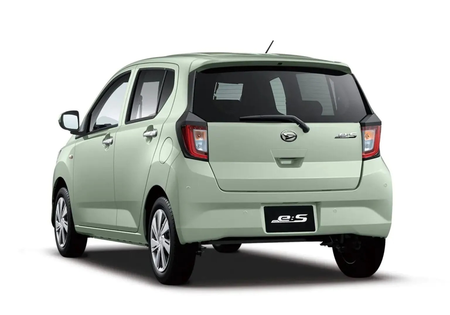 Daihatsu Mira e:S giá rẻ tiết kiệm 3,7L/100km có đáng mua hơn hatchback hạng B?