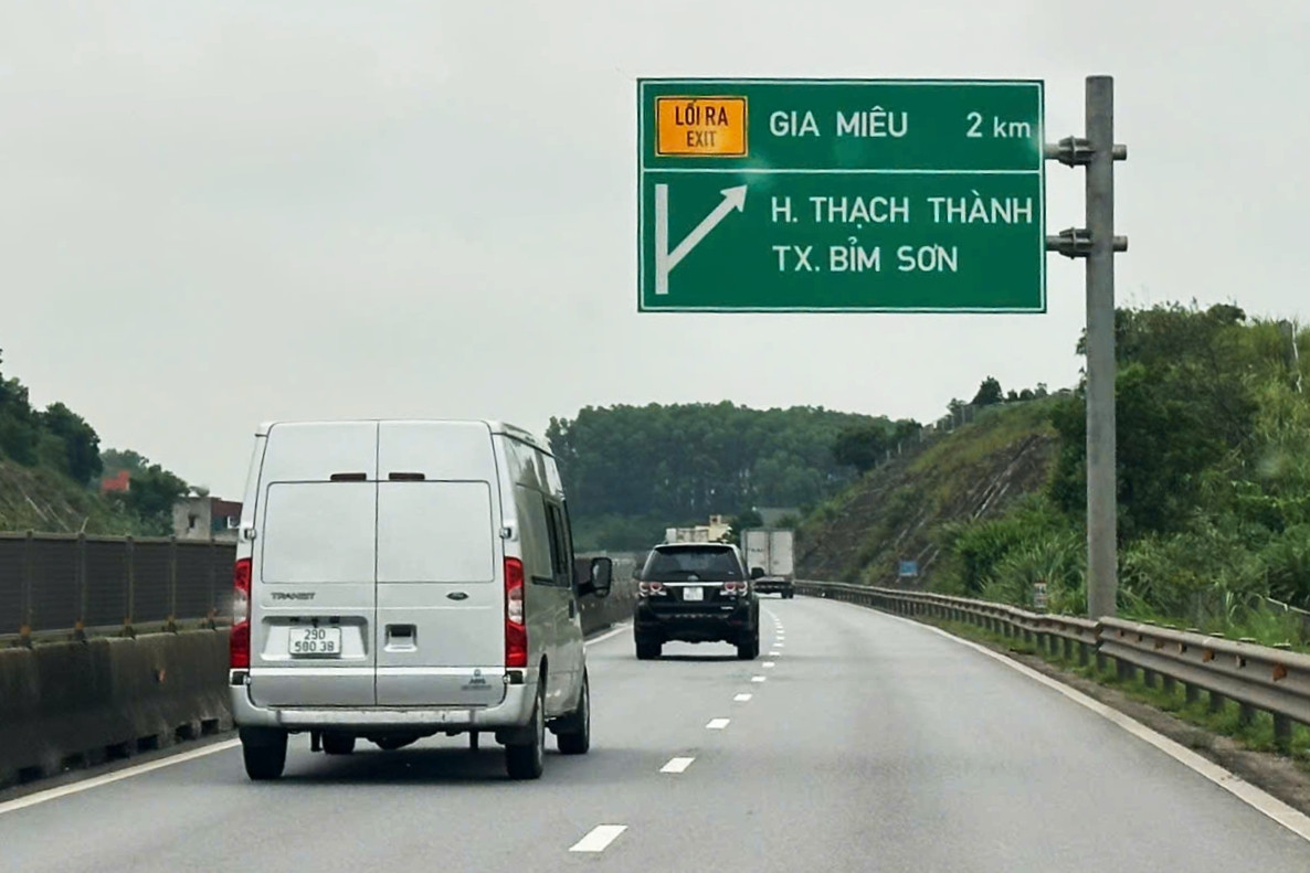 Phạt tới 6 triệu vì không giữ khoảng cách: tài xế nên hiểu gì trên cao tốc?