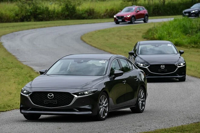 Mazda3 sedan và hatchback: động cơ SkyActiv, thiết kế KODO và bảng giá lăn bánh