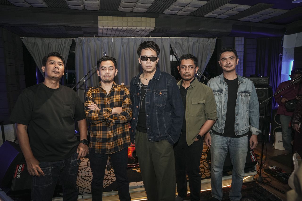 Bagaimana J Zainal Gunakan Rock Alternatif Untuk Menegur Adab Media Sosial