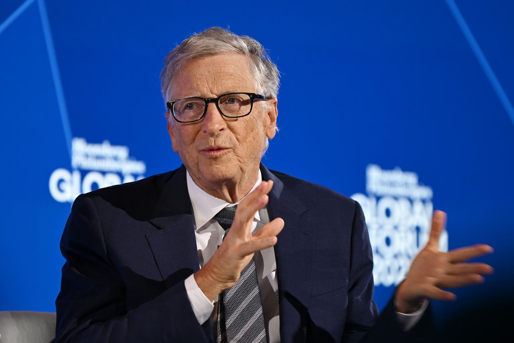 Bill Gates cảnh báo: AI sẽ xóa sổ việc làm, thế giới có sẵn sàng?