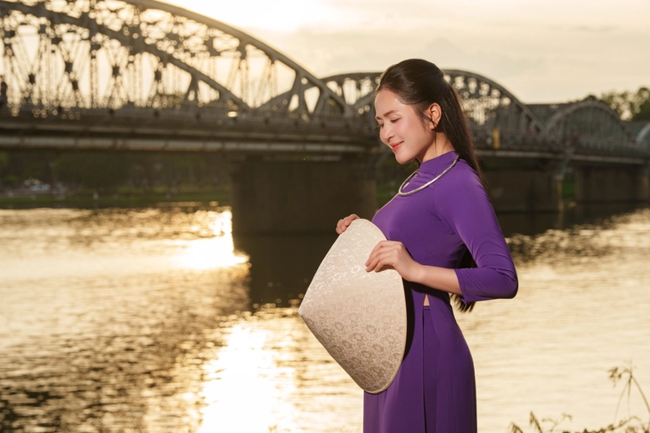 Duyên Quỳnh biến MV Quốc khánh thành bảo tàng văn hóa sống
