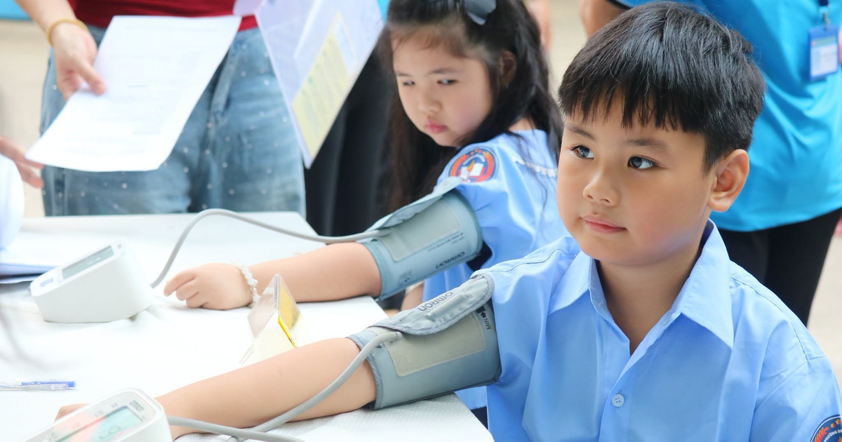 Mức đóng BHYT học sinh: nên coi là khoản bắt buộc thông minh