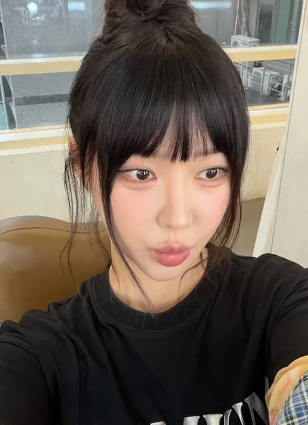 Mái bằng và cloud bangs: Hai kiểu tóc mái đang thống trị salon