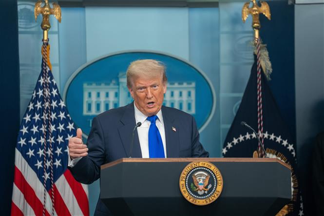 Chiến lược gây sức ép kinh tế của Trump với Iran