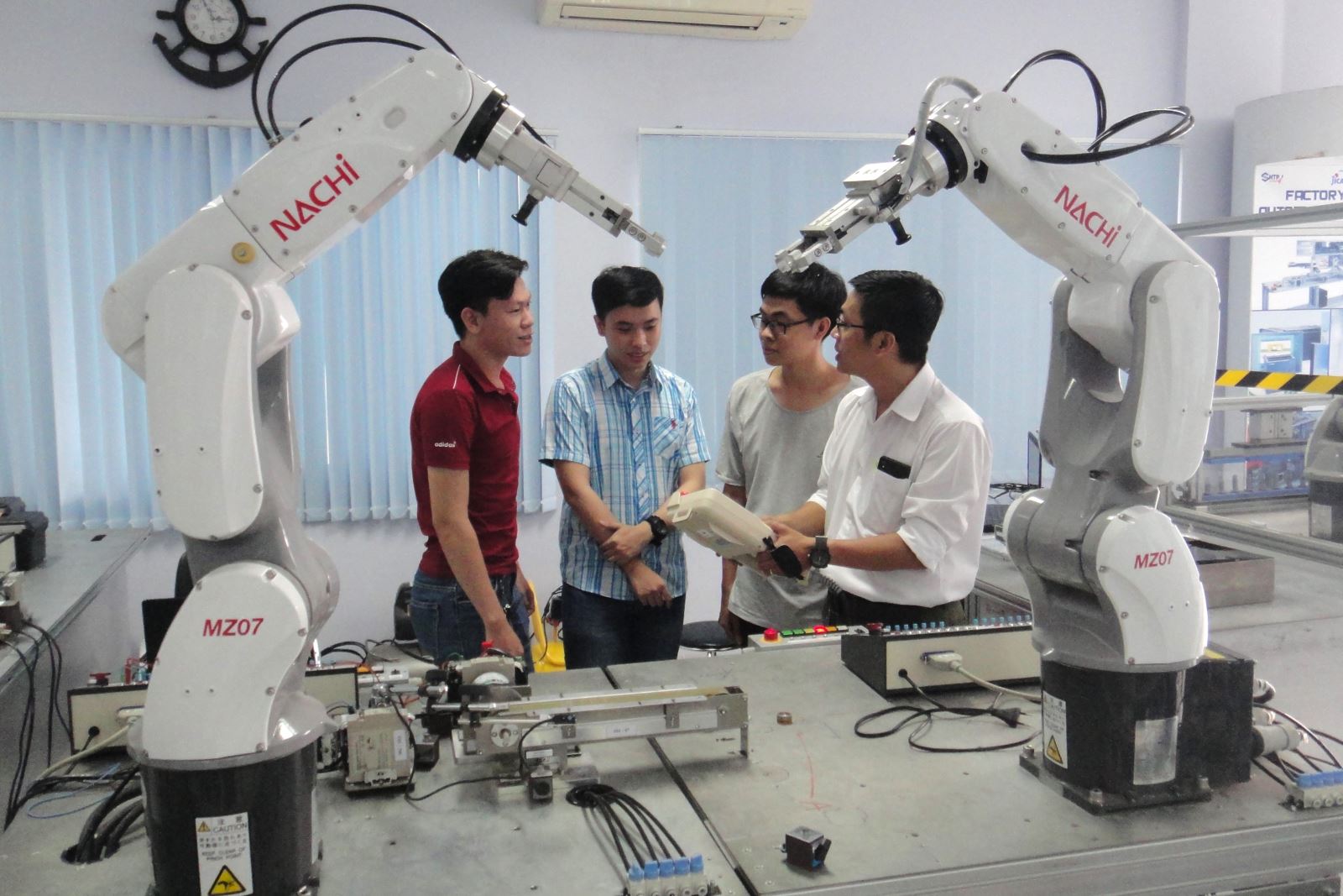 Nhà máy thông minh không thể là những ‘ốc đảo’ robot rời rạc