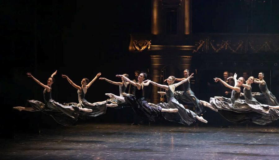 Vé ballet 20 triệu đồng cháy hàng: khán giả Việt đang ưu tiên trải nghiệm