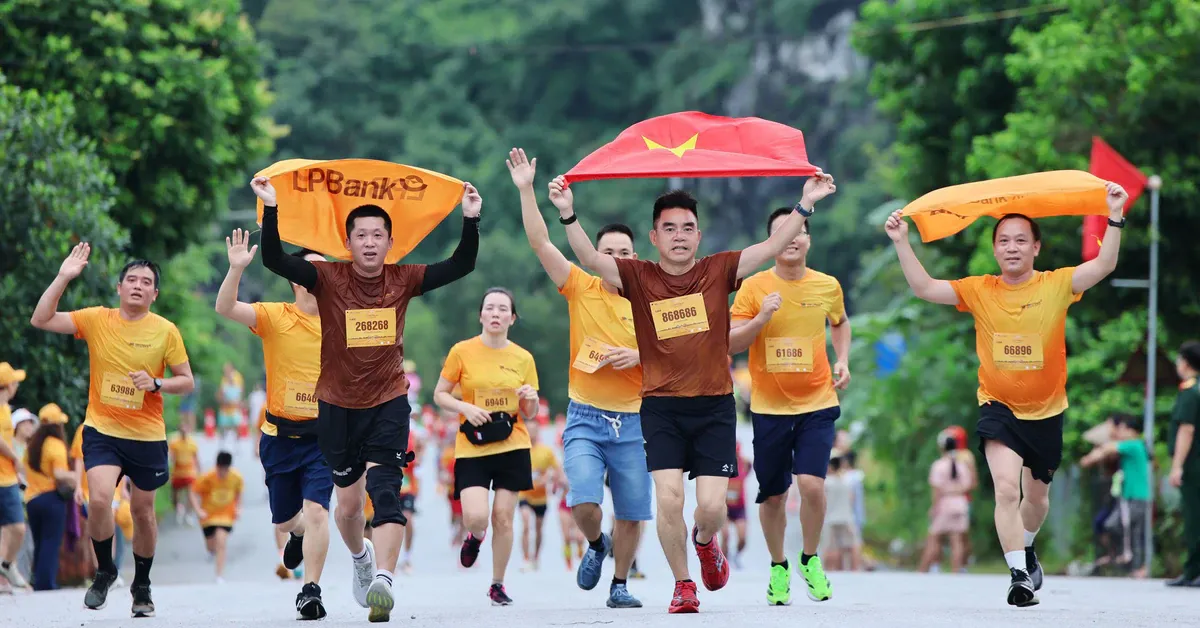 5.000 vận động viên chinh phục cung đường di sản Vân Long