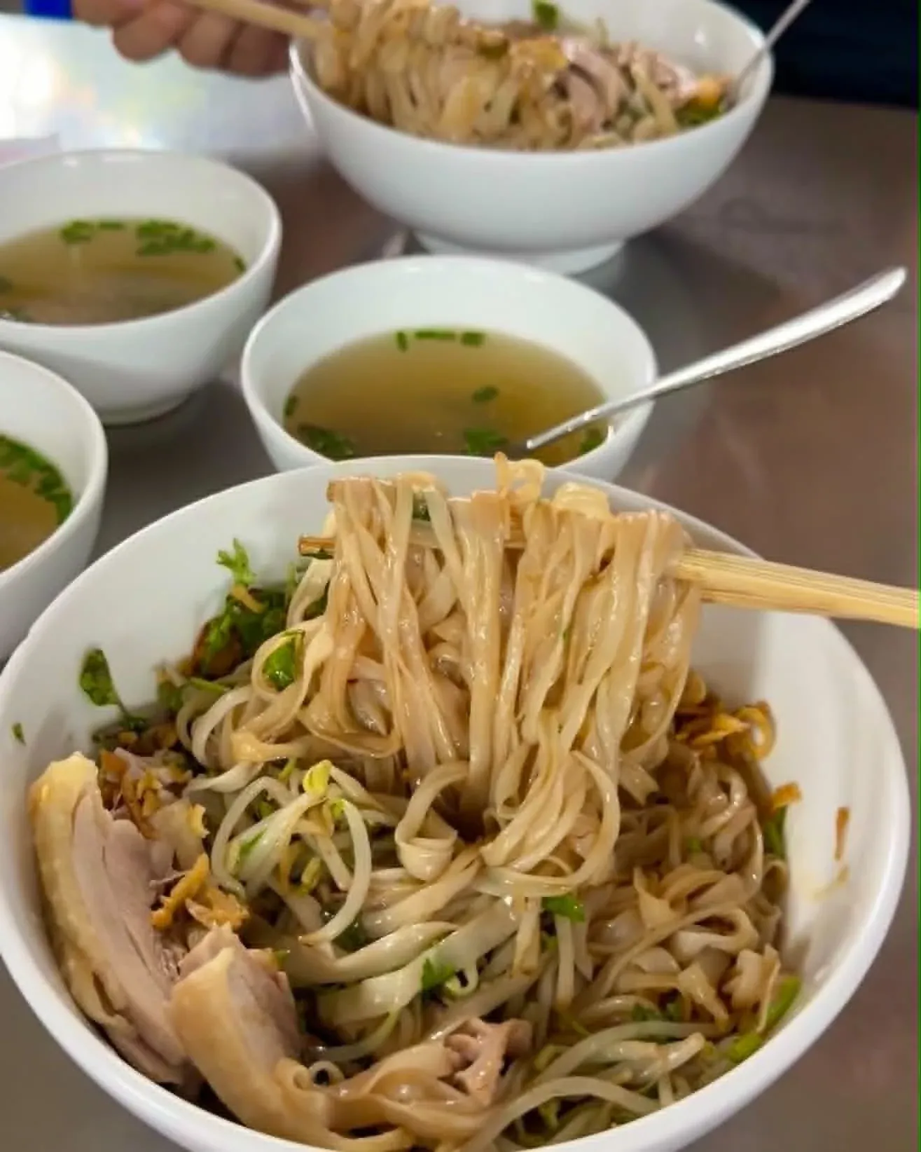 Bát phở gà Hà Nội chinh phục mạng xã hội Trung Quốc