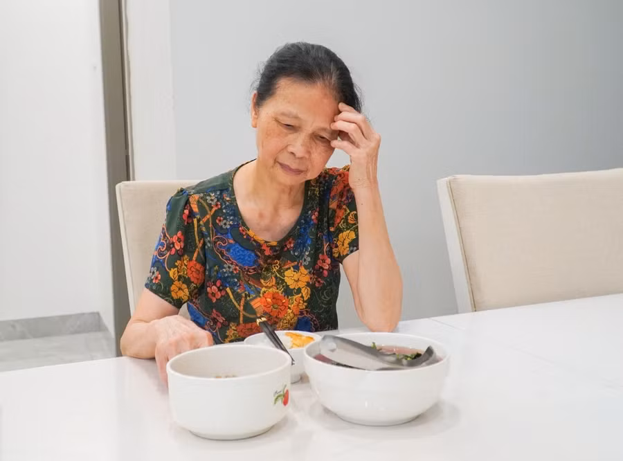 Từ liệt tứ chi đến leo cầu thang: Phục hồi sức khỏe người cao tuổi nhờ tập luyện