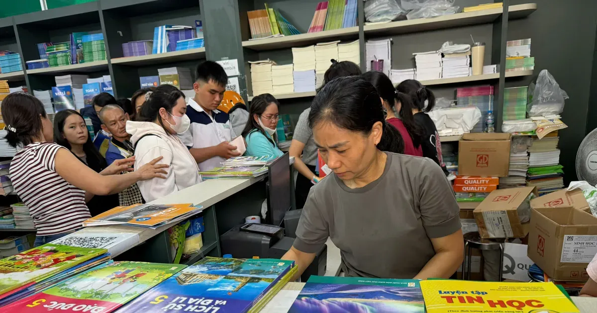 Sách giáo khoa ở TP.HCM: Tắc nghẽn cung ứng và những giải pháp bổ sung