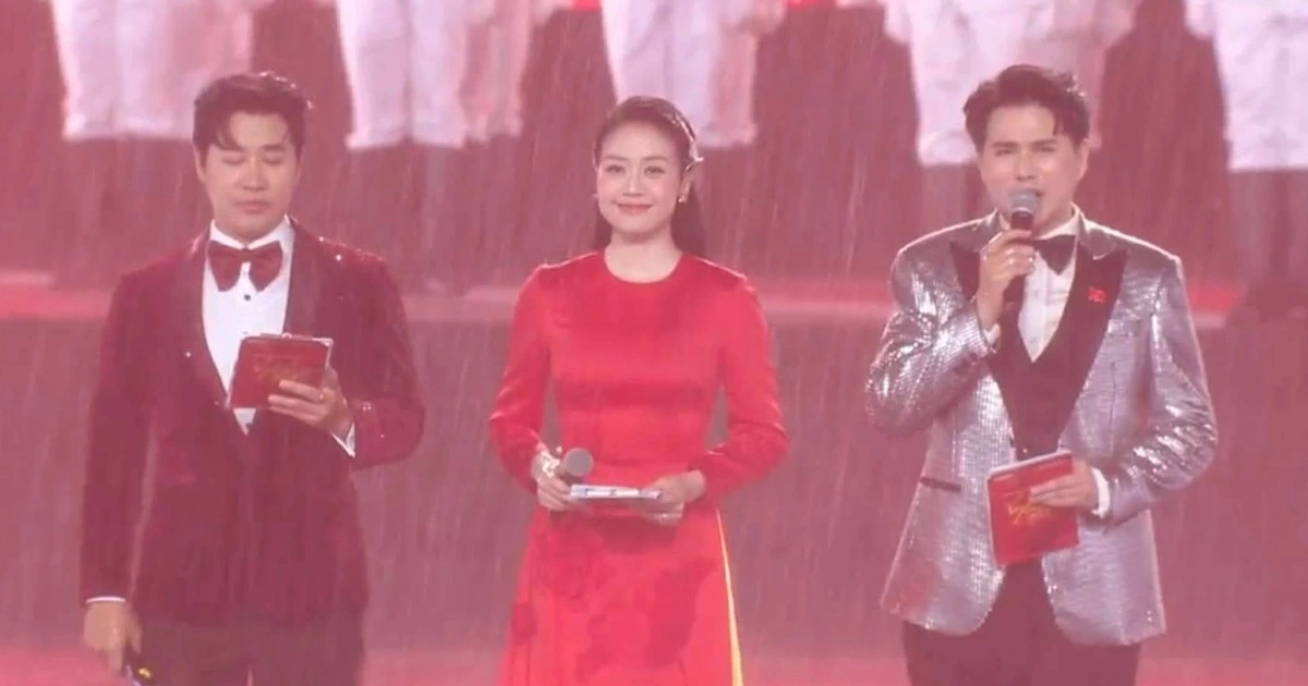 Ba MC dầm mưa vẫn giữ thần thái: Bài học chuyên nghiệp từ concert Tổ quốc trong tim