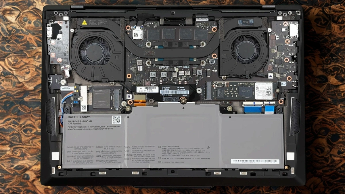 Lenovo Aura Edition: Pro 9i hay ThinkPad X1 Carbon Gen 14 dễ sửa hơn?