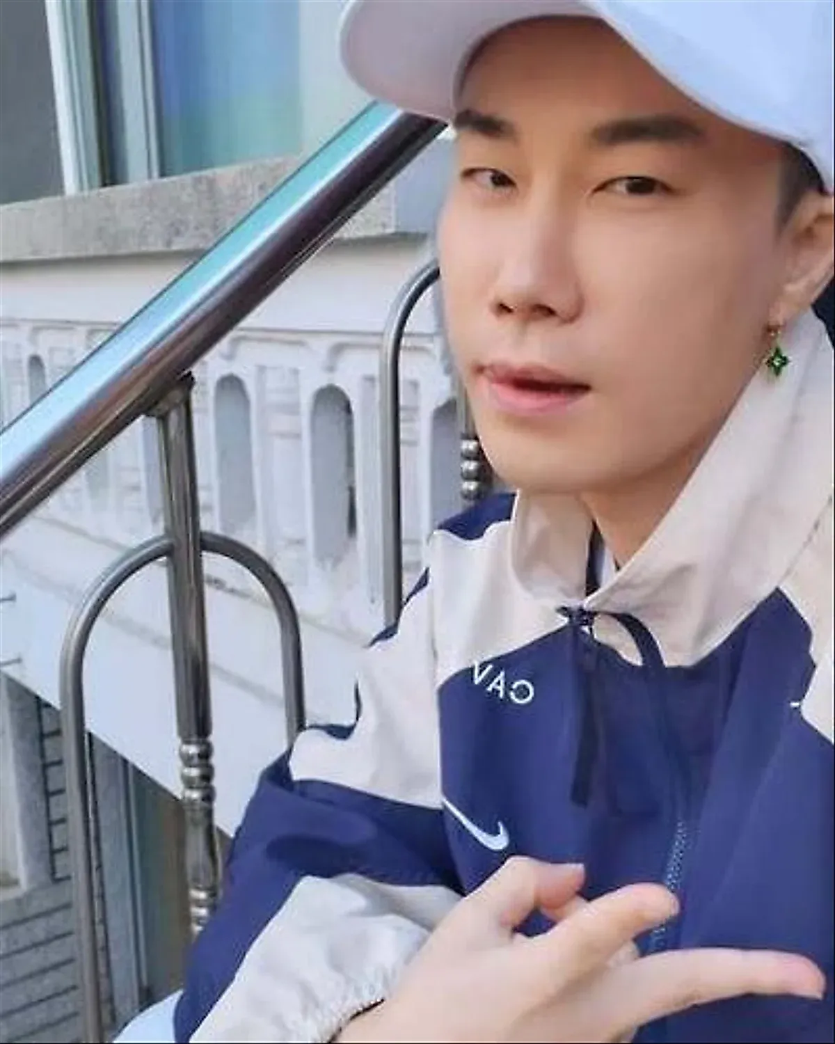 Từ tài khoản âm đến album nước mắt: mặt trái K-hip hop