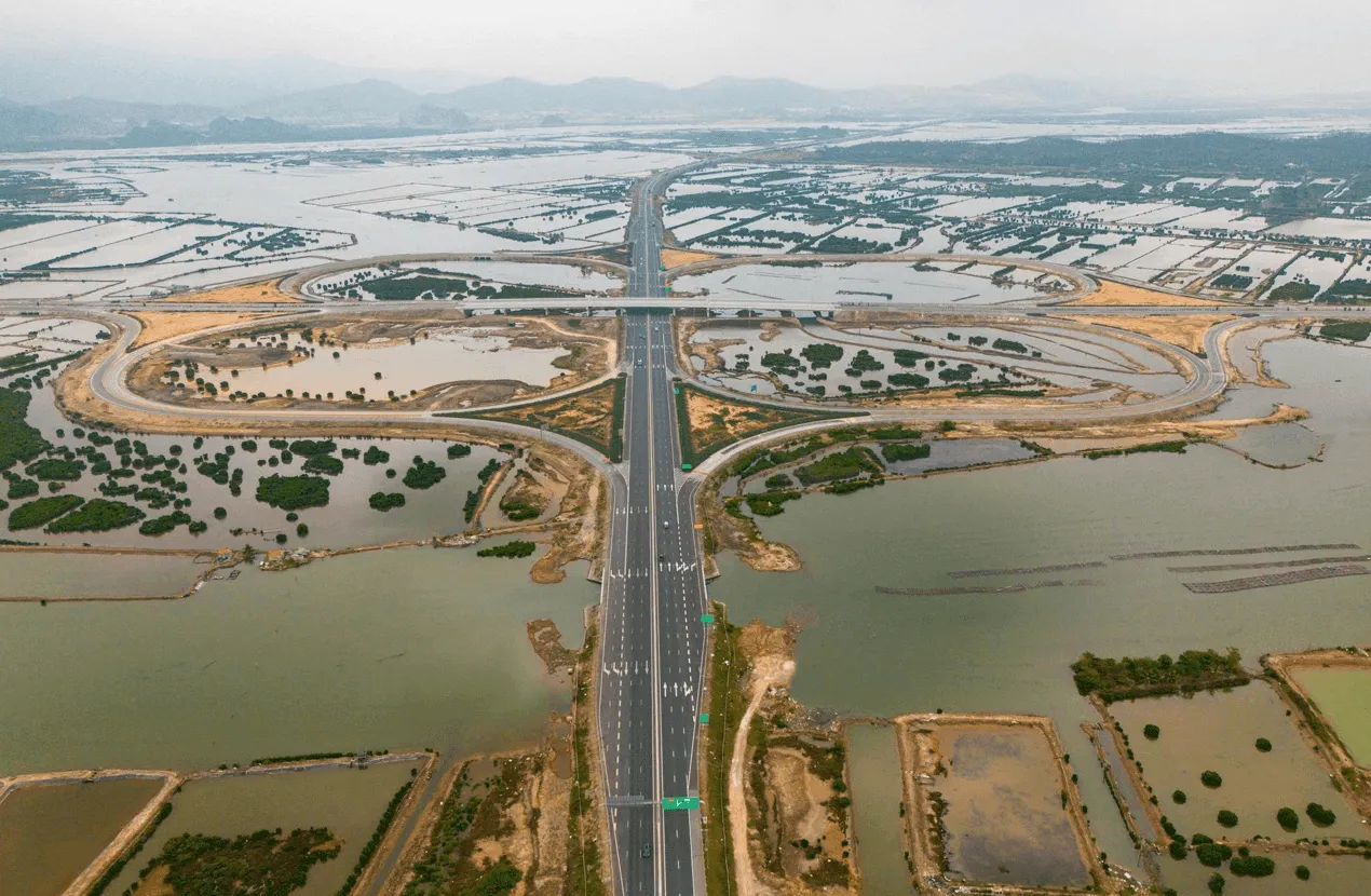 Nút giao Hạ Long Xanh và bài toán kết nối đường sắt tốc độ cao