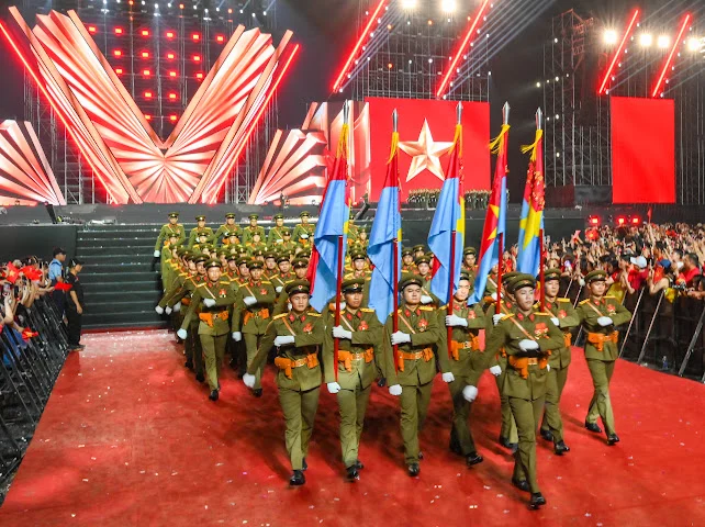 40.000 khán giả đội mưa tại concert Tổ Quốc Trong Tim: tiếng hát yêu nước làm nóng Sài Gòn