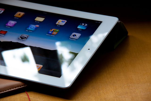 Từ giấy tờ đến màn hình: tablet đang thay thế công cụ truyền thống