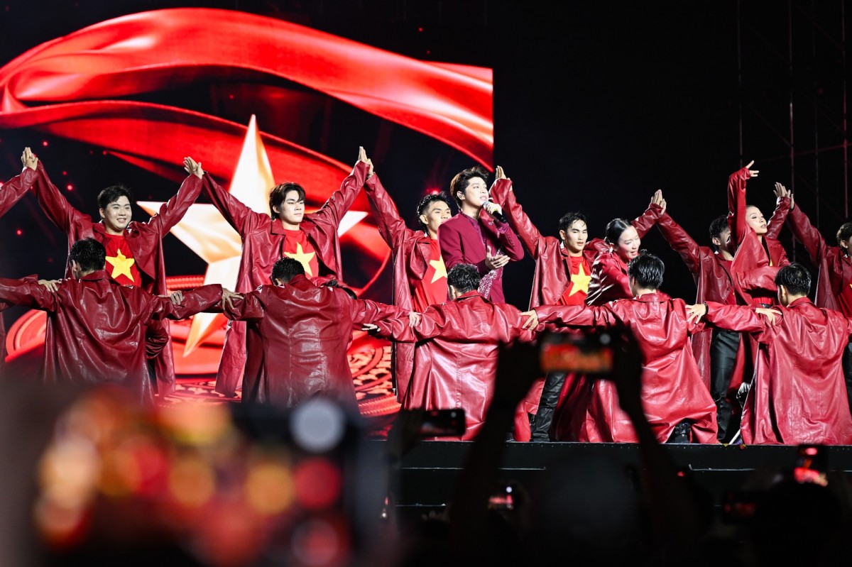 “Tổ quốc trong tim”: Khi concert yêu nước trở thành hiện tượng văn hóa