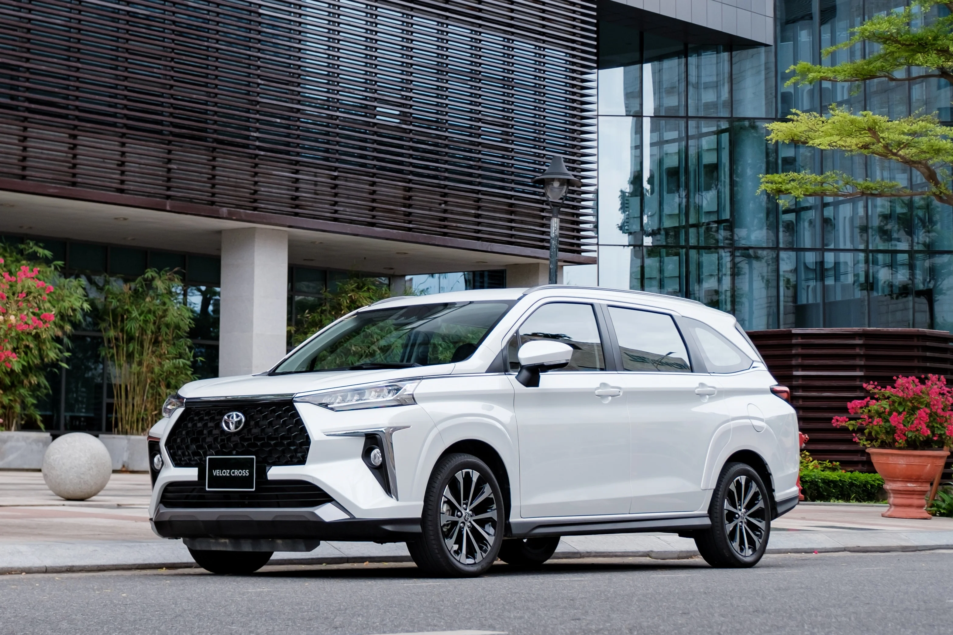 Cuộc chiến giảm giá ô tô tháng 8: Sedan hạng C thành tâm bão