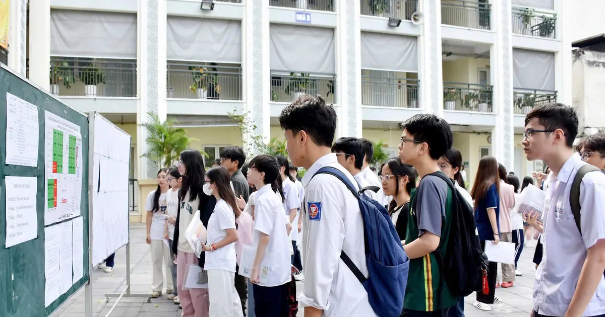 Hà Nội chuyển từ thi sang xét tuyển lớp 10: Cơ hội hay nỗi lo mới?