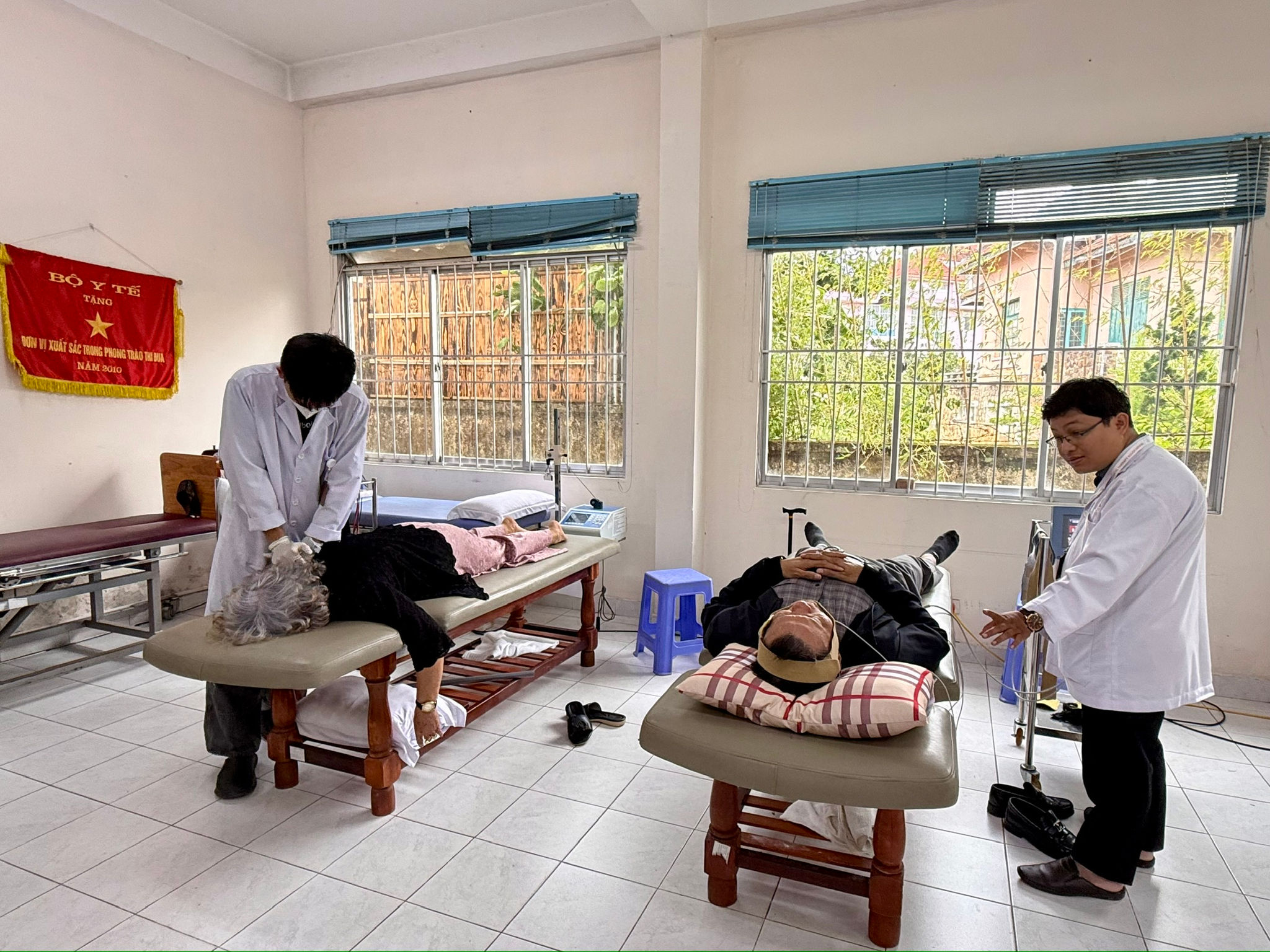 Cơ sở chăm sóc ban ngày: chiếc cầu nối tuổi già và gia đình