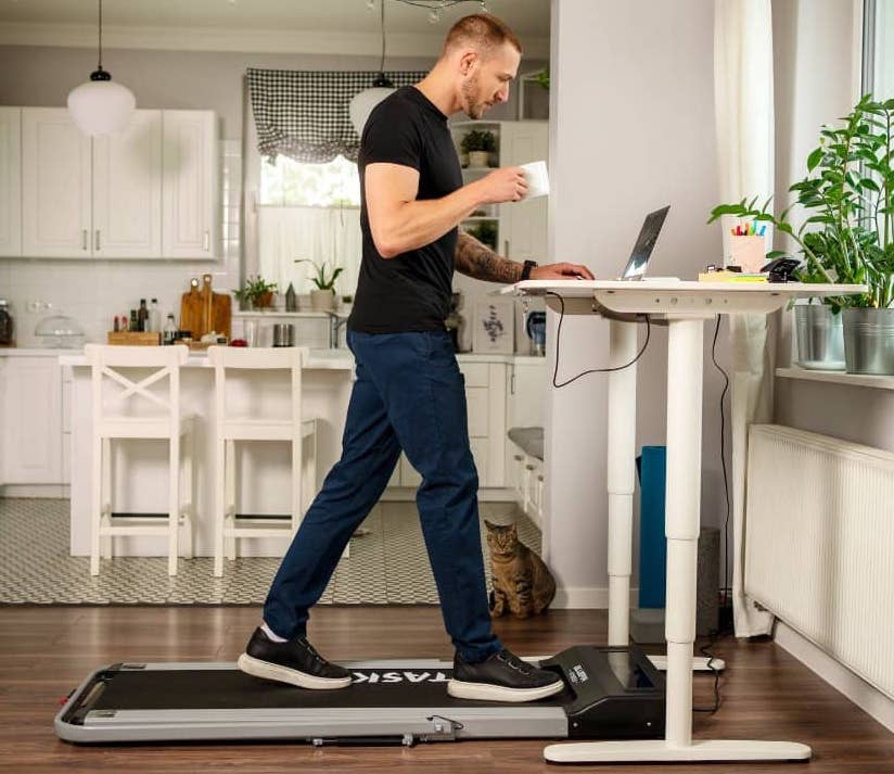 Máy chạy bộ dưới bàn làm việc: Biến văn phòng thành không gian tập luyện hiệu quả