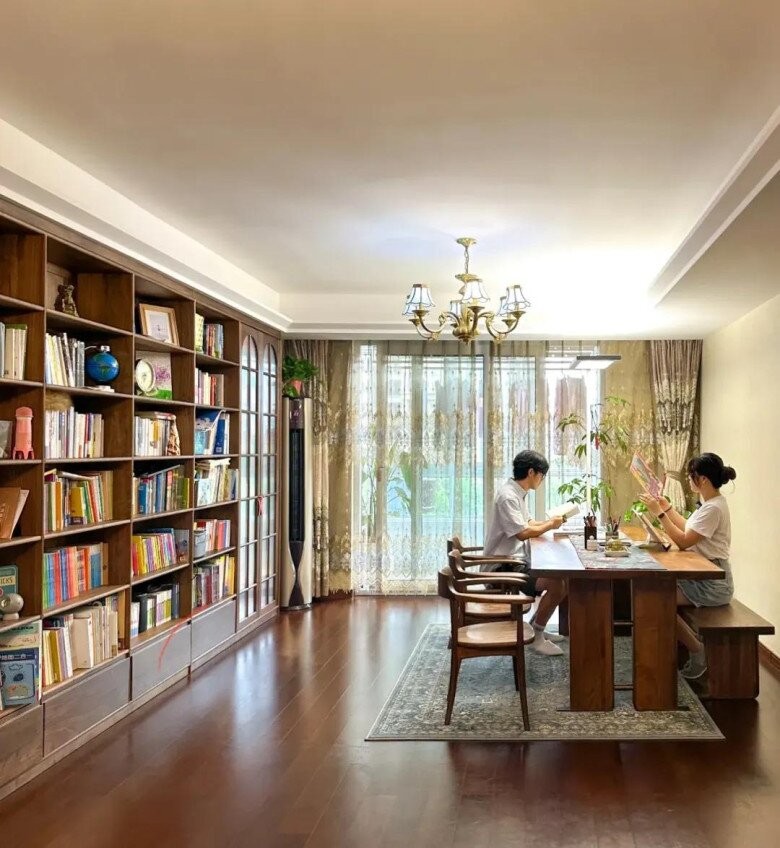 Phòng khách hiện đại không sofa: lựa chọn mới của gia đình trẻ