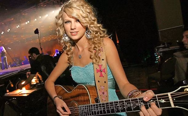 Taylor Swift và 20 năm sáng tạo: Nhiệt huyết, “Yes, And” và bản năng