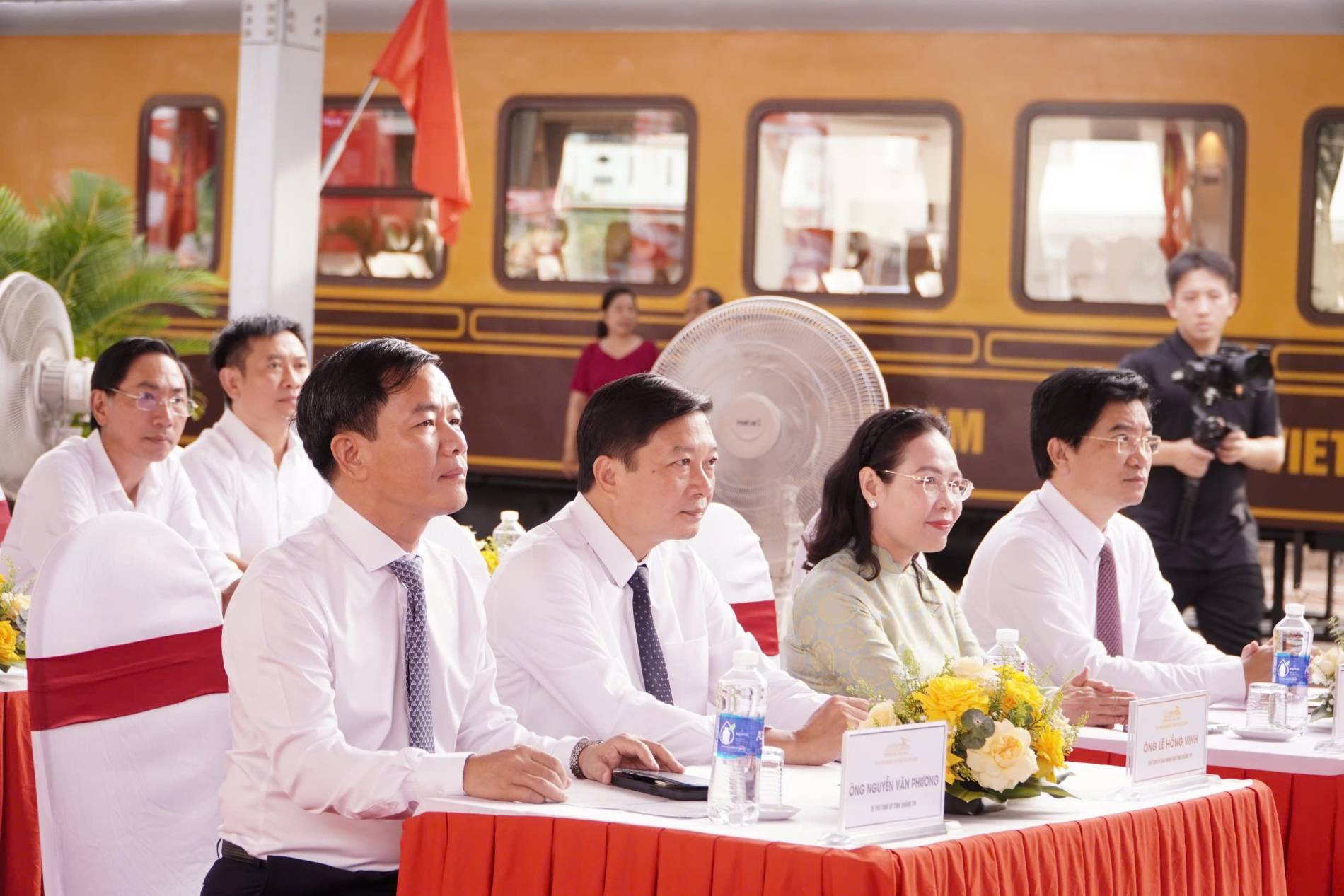 Tàu di sản Phong Nha - Huế: Cách đi thông minh để khám phá miền Trung