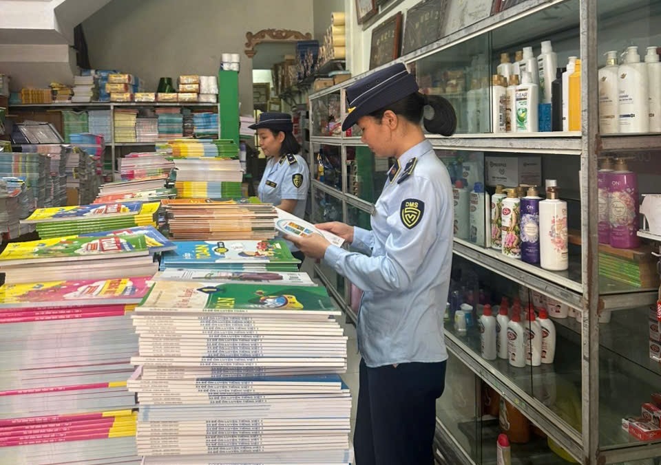 Cảnh giác với sách giáo khoa giả: phụ huynh cần chủ động bảo vệ con