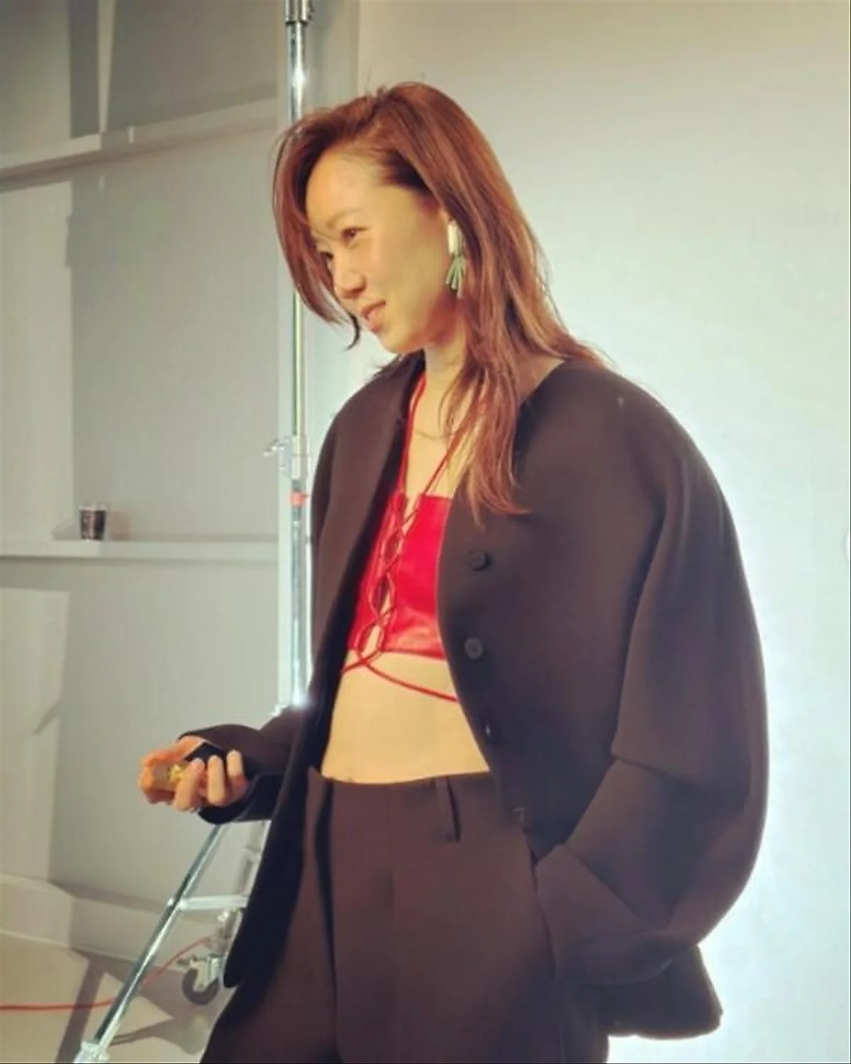 Từ body shaming đến biểu tượng: thời trang táo bạo của sao Châu Á nói gì về tự tin