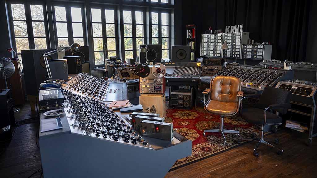 Máy băng cối chuyên nghiệp trở lại với Analog Audio Design TR-1100