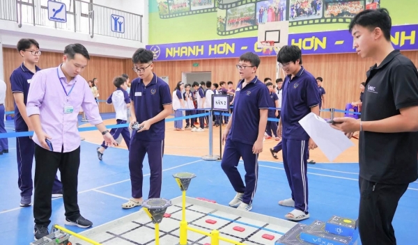 Cuộc thi robotics trường học và bước chuyển của giáo dục STEM thực hành