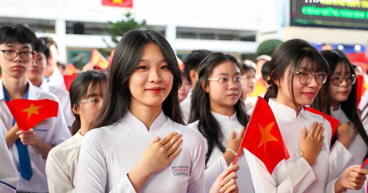 Đầu tư 3.800 tỉ đồng phòng học mới: cơ hội hạ áp lực trường lớp