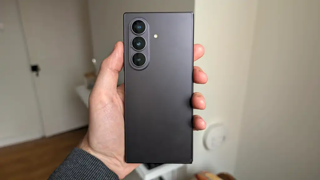 Galaxy Z Fold 8 Ultra: đỉnh cao công nghệ hay sự xa xỉ vô nghĩa?