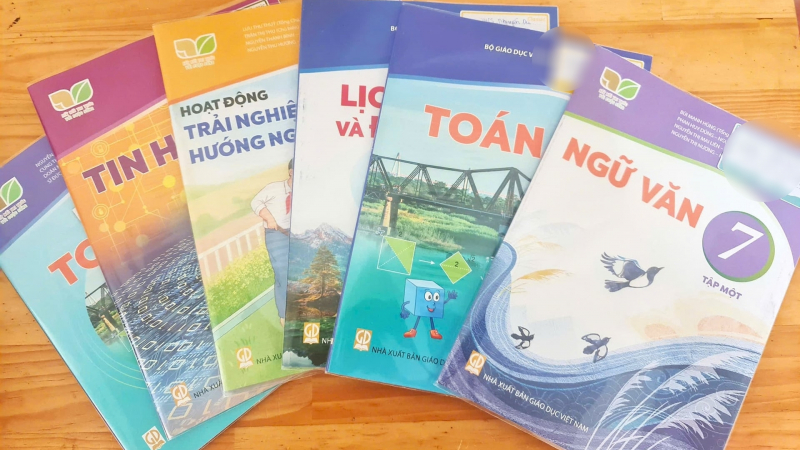 Phụ huynh Lâm Đồng 'đỏ mắt' vì sách giáo khoa thiếu hụt