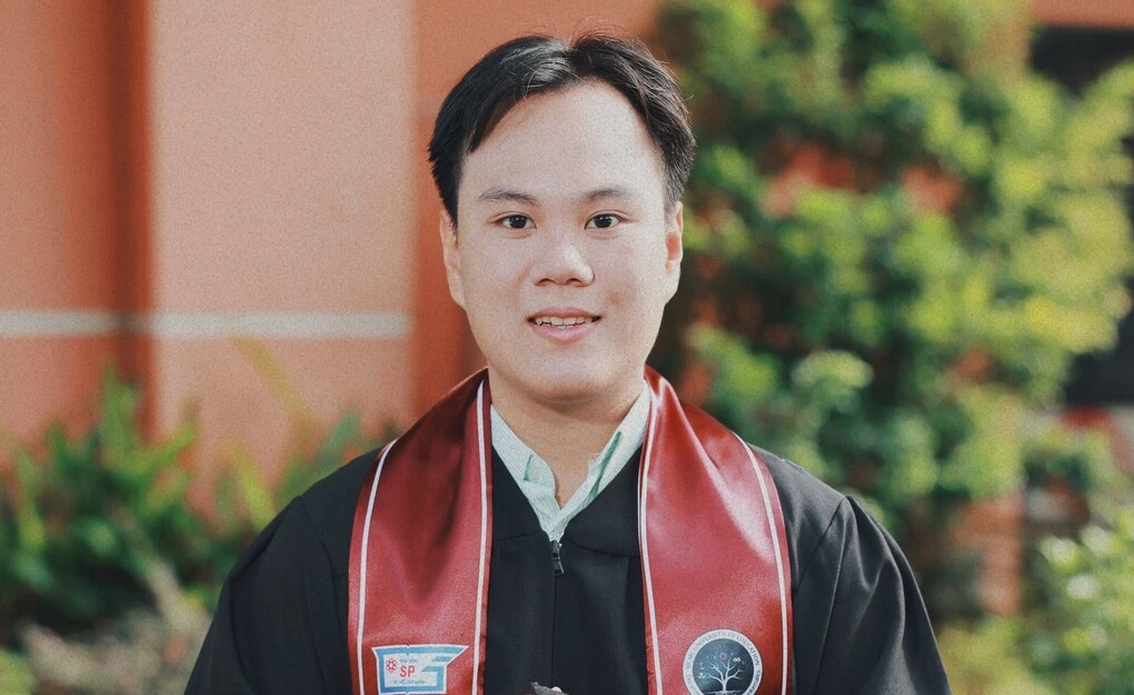 Từ tự học đến thủ khoa: hai hành trình đáng suy ngẫm