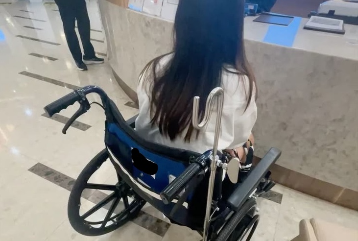 Giảm cân siêu tốc chỉ uống nước: Cái giá là não và đôi chân