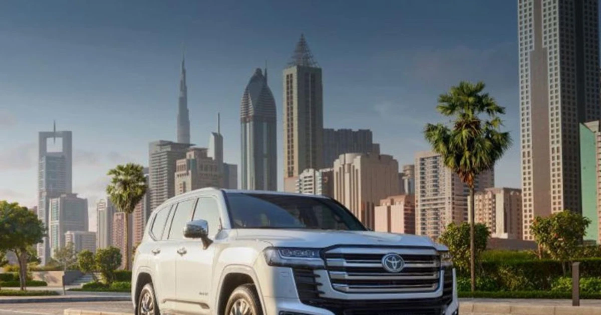 Toyota Land Cruiser Hybrid bị đội giá gần 1 tỷ: Có nên đặt cọc sớm?