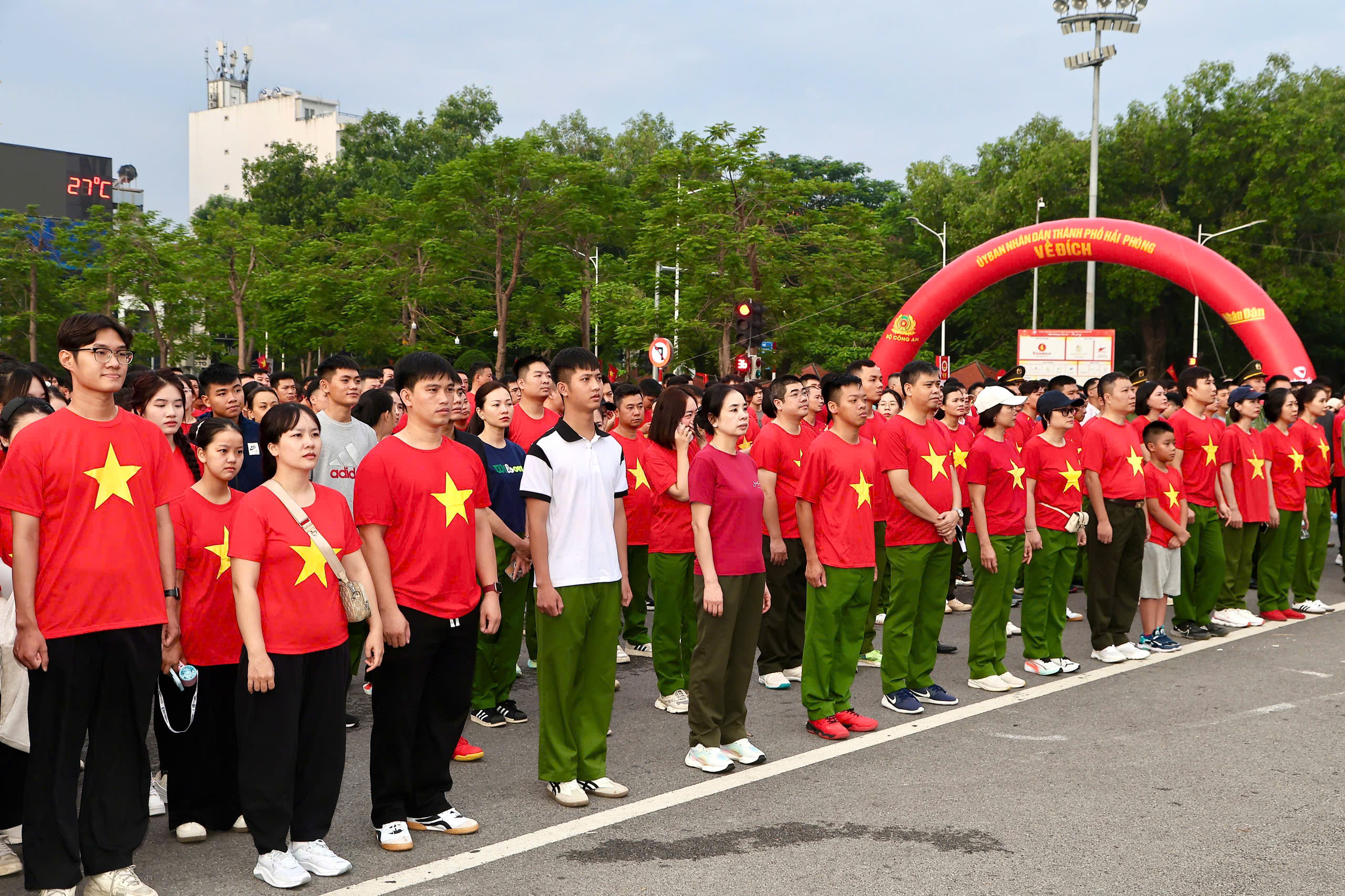 Phong trào đi bộ cộng đồng: từ bước chân nhỏ đến sức khỏe toàn diện