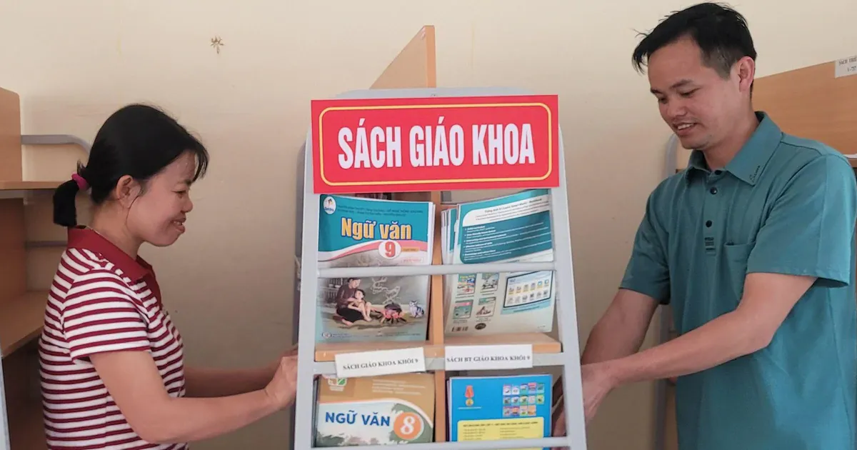 Thanh Hóa trao sách giáo khoa miễn phí đến học sinh vùng biên