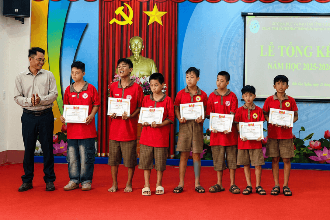 Chính sách hỗ trợ học sinh yếu thế: từ bữa ăn miễn phí đến học bổng