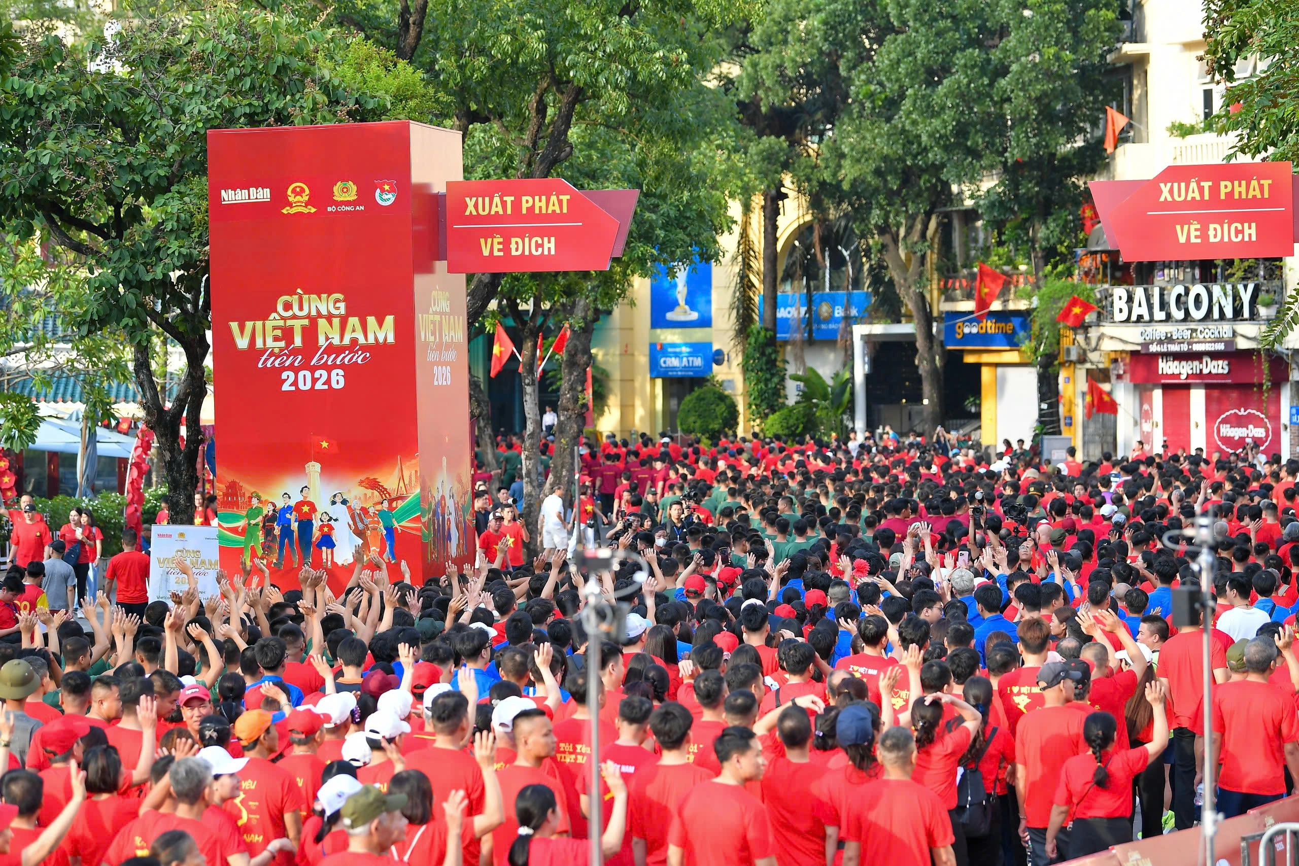 ‘Cùng Việt Nam tiến bước’ lập kỷ lục Guinness với 10 tỷ bước chân