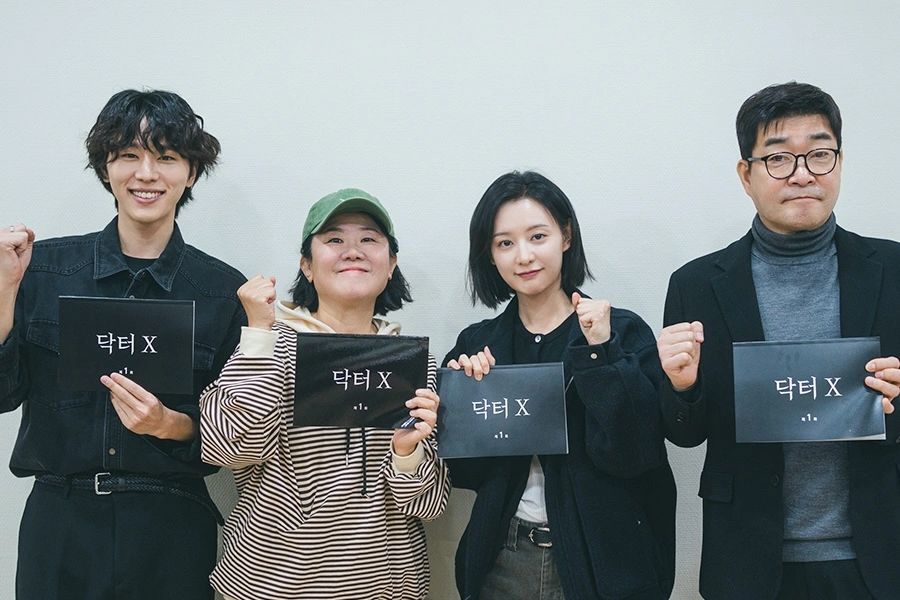 Kim Ji Won hóa thân bác sĩ thiên tài trong medical noir drama 'Doctor X'