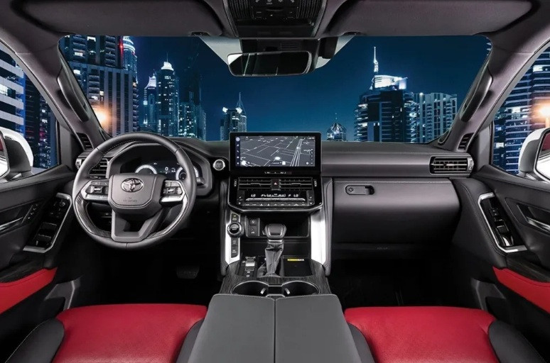 Toyota Land Cruiser Hybrid bị đội giá gần 1 tỷ: Có nên đặt cọc sớm?