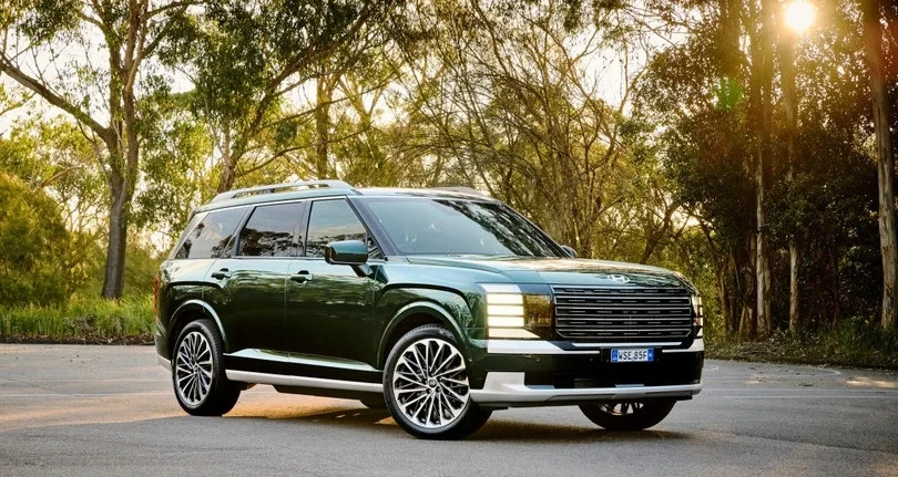 Tháng 8 bùng nổ xe hybrid và điện: mùa thấp điểm thành cao trào mới