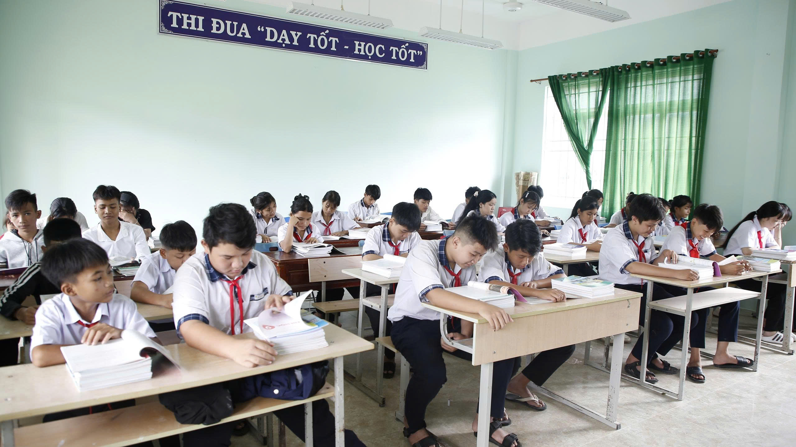 Xã Sơn Tây Thượng cấp sách giáo khoa miễn phí: Điểm sáng vùng khó