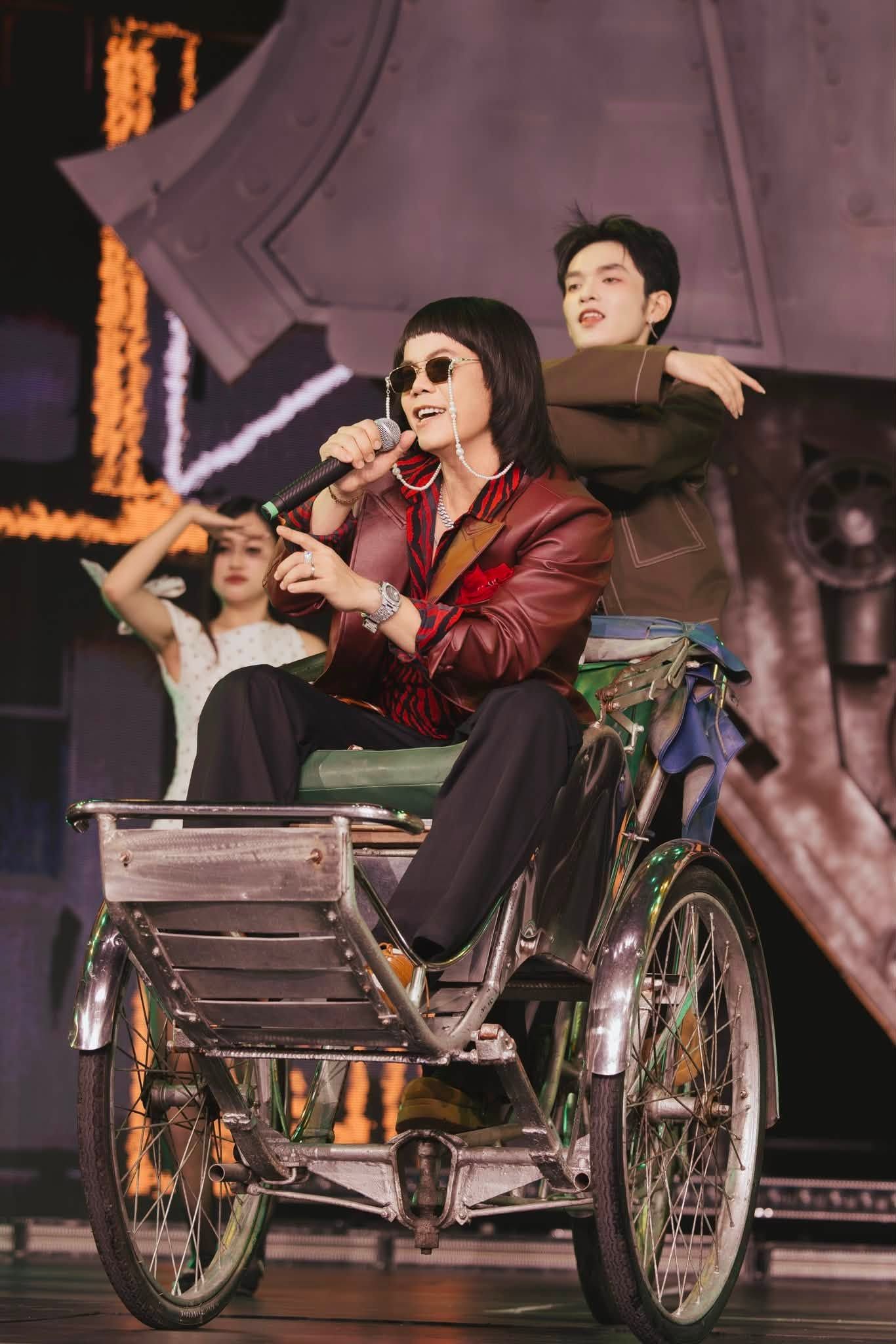 Công diễn 3 Anh Trai Vượt Ngàn Chông Gai: Retro đấu hip-hop, ai thắng thế?
