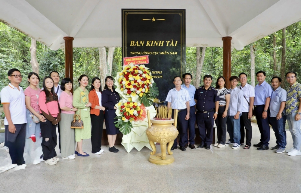 Các chương trình học bổng cho học sinh khó khăn: cơ hội nào cho con bạn?