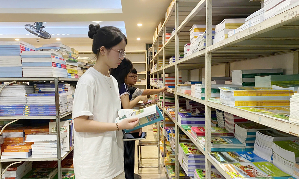 Sách giáo khoa khan hiếm ở nhiều tỉnh: báo động trước ngày khai giảng